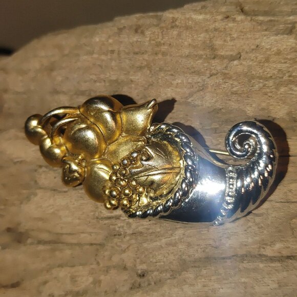 Brooch Pin Vintage Danecraft Cornucopia Gold Silver Toned Collectible Costume - Picture 8 of 10